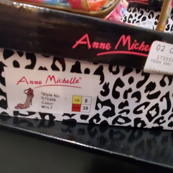 Spring colored heels - Picture 3 of 3